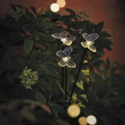 Décoration lumineuse de jardin trio de papillons solaire à planter