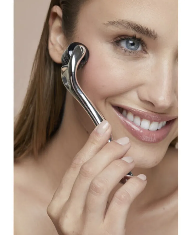 Derma roller a micro aiguilles