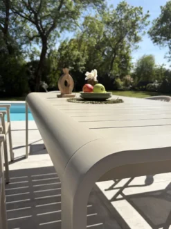 Ensemble repas de jardin en aluminium 8 places - grège