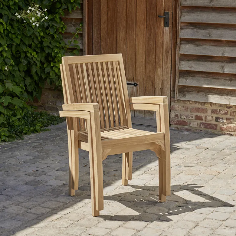 Fauteuil de jardin empilable en teck bru