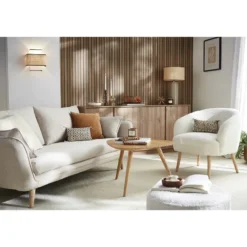 Fauteuil en tissu effet laine bouclée blanc cassé et bois clair maggie