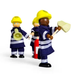 4 figurines de pompier en bois