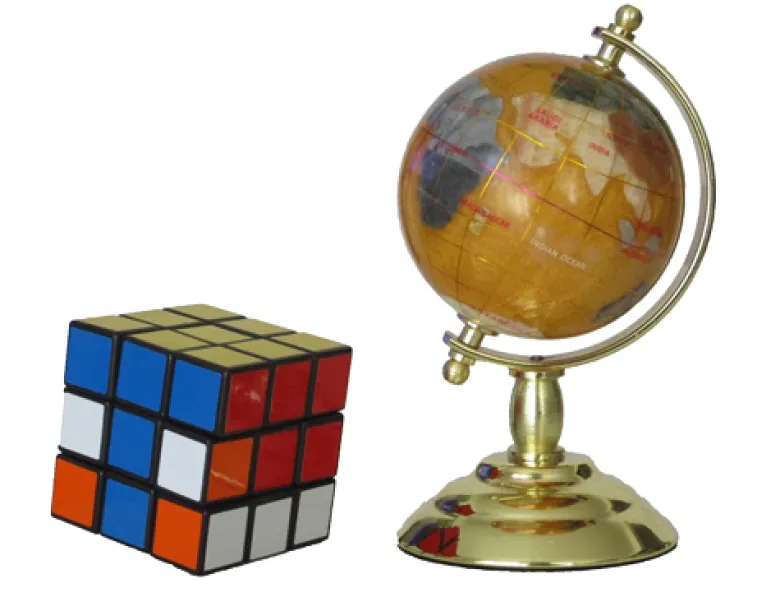 Globe terrestre 8cm cuivre pied doré