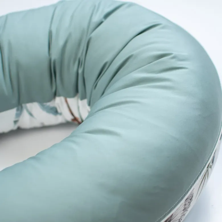 Grand Coussin d'Allaitement et de Maternité Safari : Confort Exceptionnel pour Maman et Bébé