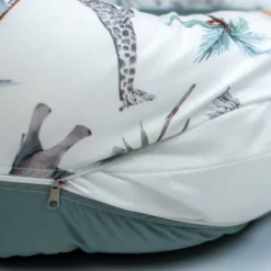 Grand Coussin d'Allaitement et de Maternité Safari : Confort Exceptionnel pour Maman et Bébé