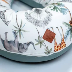 Grand Coussin d'Allaitement et de Maternité Safari : Confort Exceptionnel pour Maman et Bébé