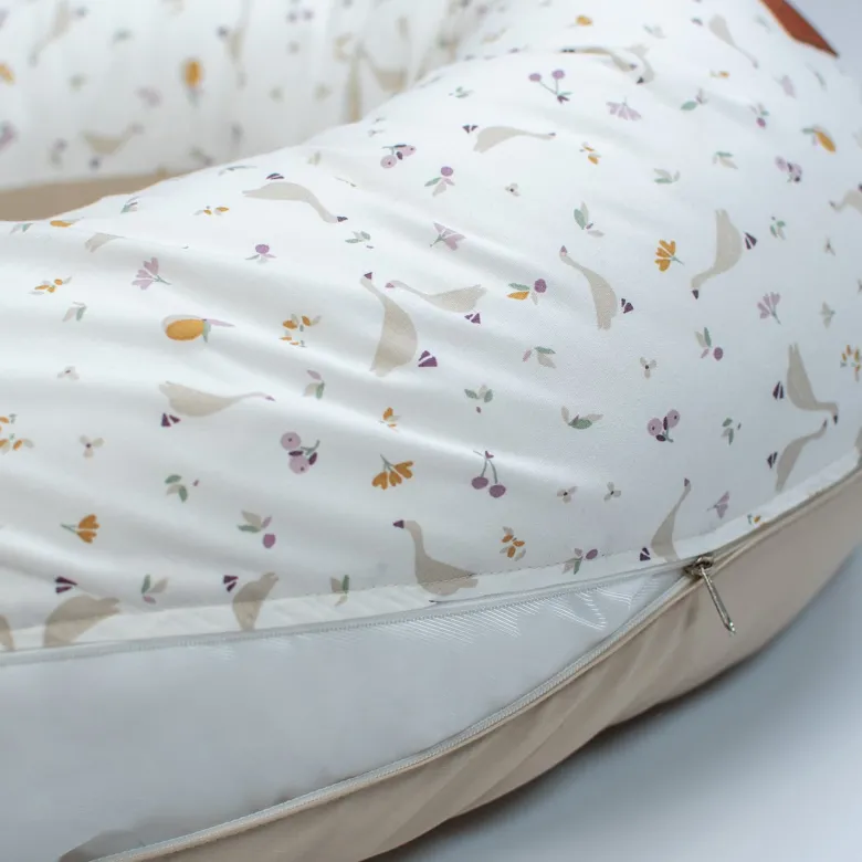 Grand Coussin d'Allaitement et de Maternité Sidonia : Confort Champêtre pour Maman et Bébé
