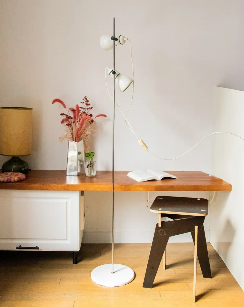 Grand lampadaire en métal blanc n°323
