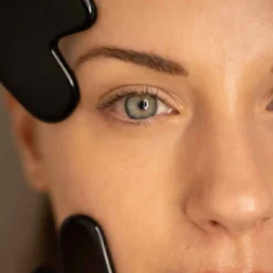 Gua sha en jade noir