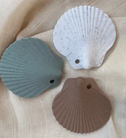 Hochet de dentition coquillage bleu