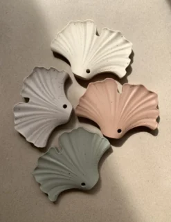 Hochet de dentition gingko beige