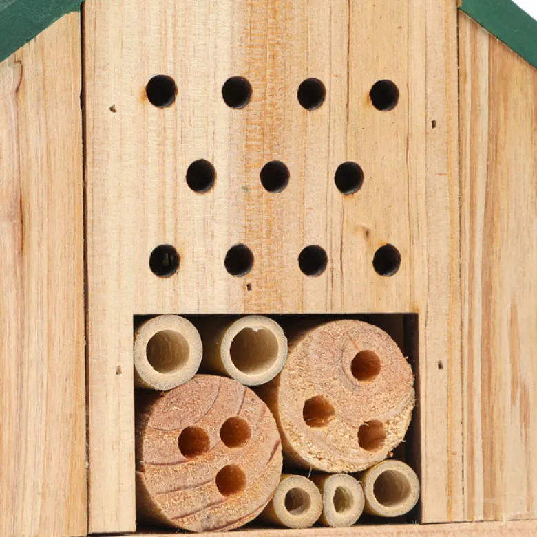 Hôtel à insectes cache-pot
