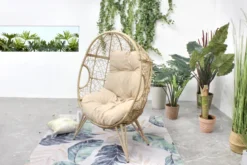 Jane fauteuil œuf sur pied en résine beige effet rotin
