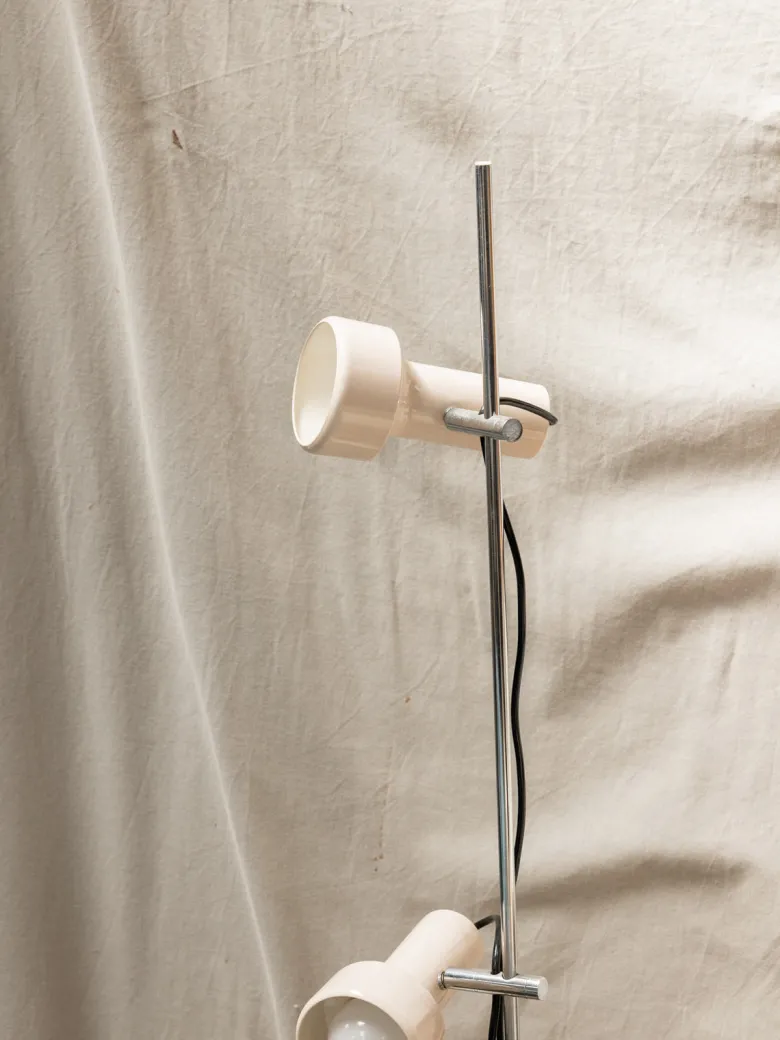 Julien, le lampadaire en plastique n°133