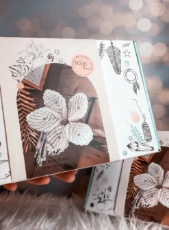 Kit diy fleur en macramé ecru – déco murale bohème à créer soi même
