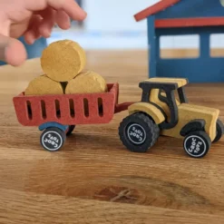 Kit tracteur et sa ferme en bois coloré