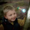 Lampe de poche manuelle pour enfants bambou et bioplastique sans piles Hape