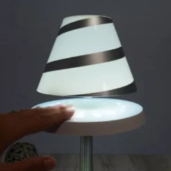 Lampe en lévitation althuria blanche