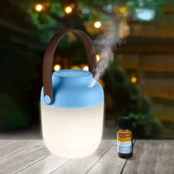 Lampe et diffuseur huiles essentielles nomade avec huile anti-moustique incluse