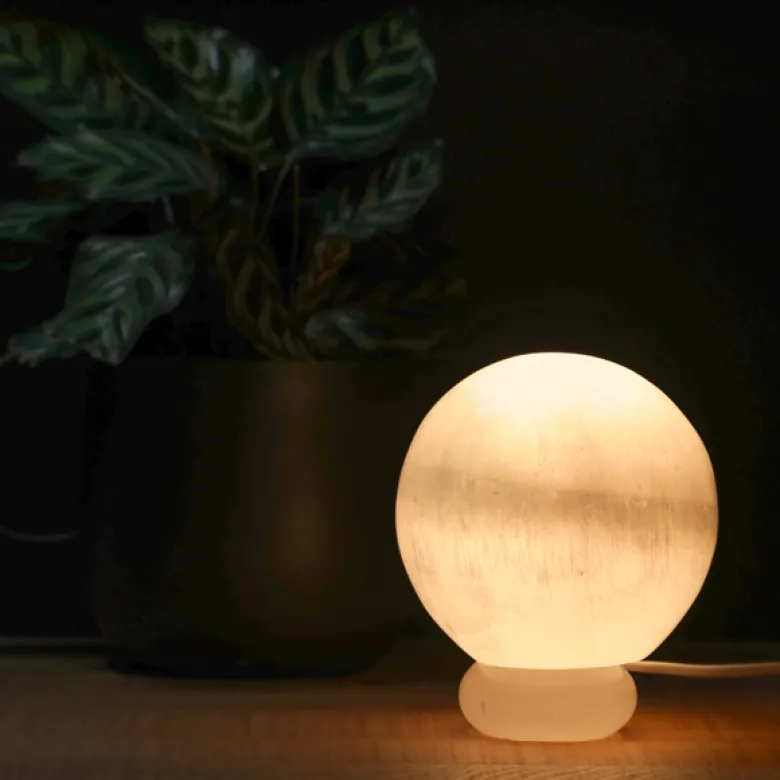 Lampe sphère sélénite