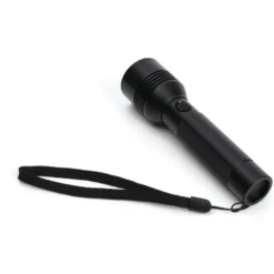 Lampe torche LED rechargeable 1000 lumens étanche IP44 mode SOS