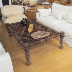 Lit ethiopien - table basse ethnique en bois et cuir