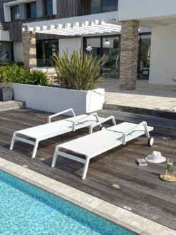Lot de 2 bains de soleil en aluminium et toile plastifiée - blanc
