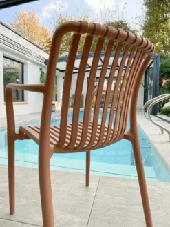 Lot de 2 fauteuils de jardin empilables en polypropylène - terracotta