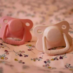 Lot 2 sucettes anatomique silicone 6m+