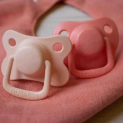 Lot 2 sucettes anatomique silicone 6m+
