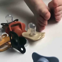 Lot 2 sucettes silicone anatomiques