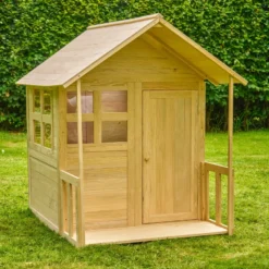 Maisonnette avec plancher et véranda