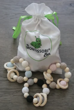 Mamontessoribox hochet bois crochet rose