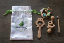 Mamontessoribox lot de 4 hochets bebes
