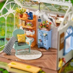 Maquette dreamy garden house