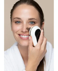 Mini aspirateur point noir format voyage