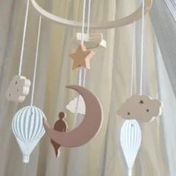 Mobile en bois pour berceau dreamland