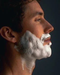 Mousse de rasage nettoyante
