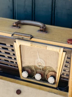 Nour, la radio valisette décorative n°53