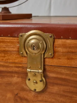 Petite malle en bois claire et laiton n°250