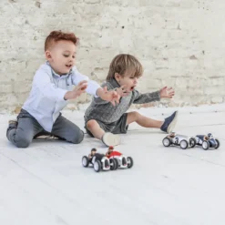 Petite voiture bleue pour enfant