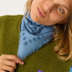 Petit foulard en laine sacha bleu Bleu