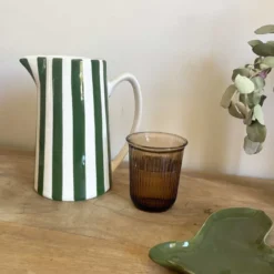 Pichet, carafe ou vase à rayures vertes et blanches