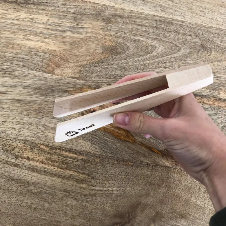 Pince à toast en hêtre