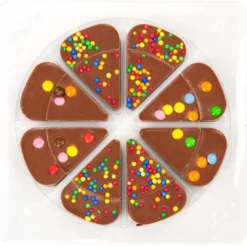 Pizza 8 parts en chocolat au lait décoré de confiseries