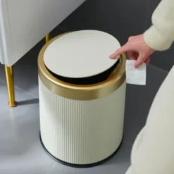 3 poubelle de salle de bain push glint 8