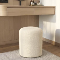Pouf triangulaire en tissu bouclé beige - emmy