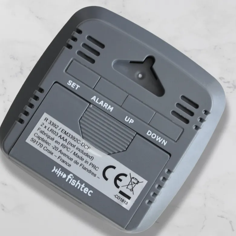 Réveil digital radio-piloté avec température, humidité et double alarme