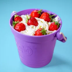 Seau de plage en silicone violet