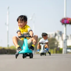 Self-propelled ride on - teal